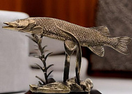 Бронзовая статуэтка "Щука"
