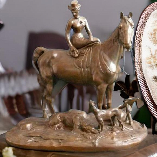 Бронзовая композиция "Амазонка"